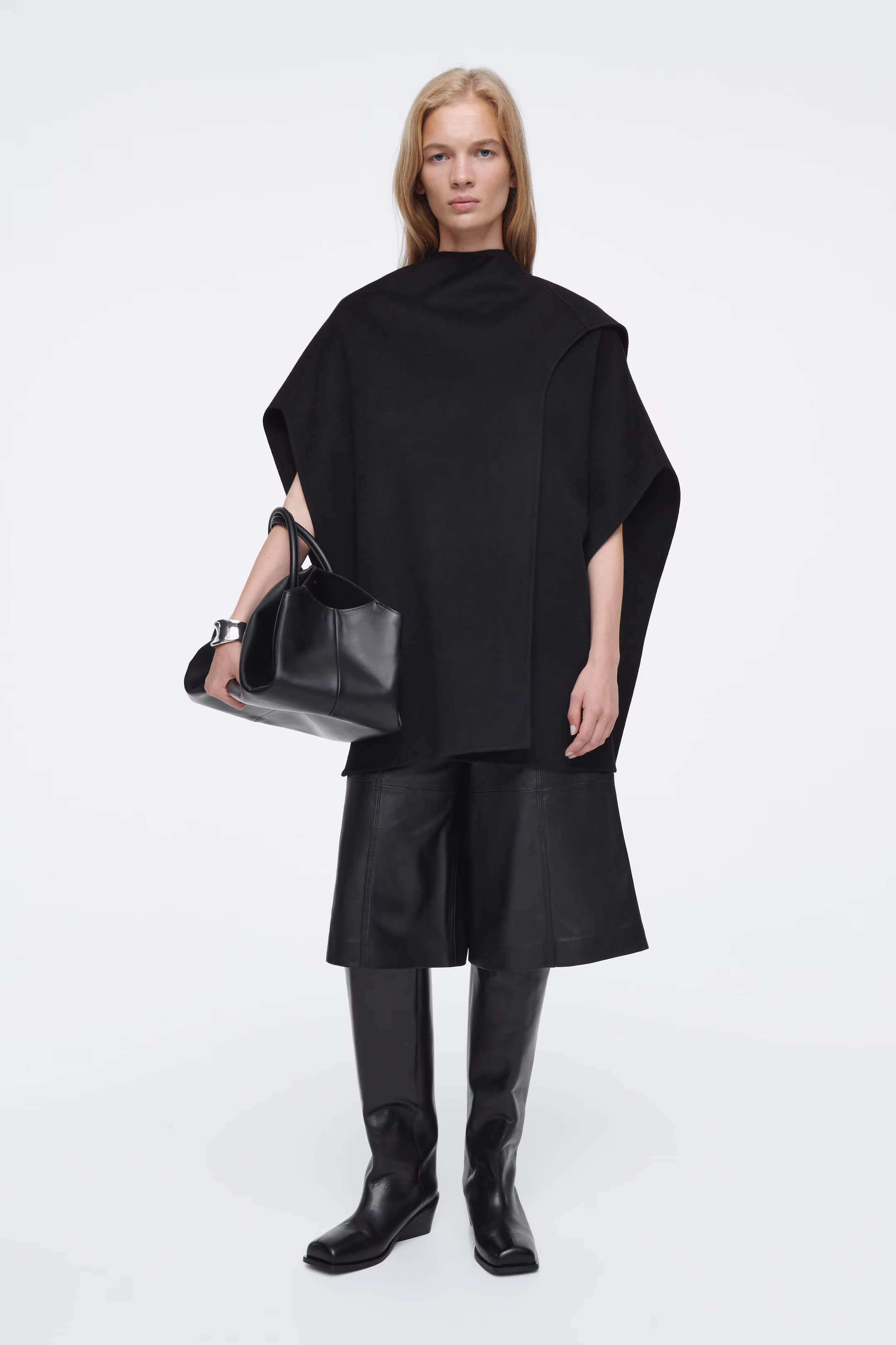 manteau cape tendance 2025 COS