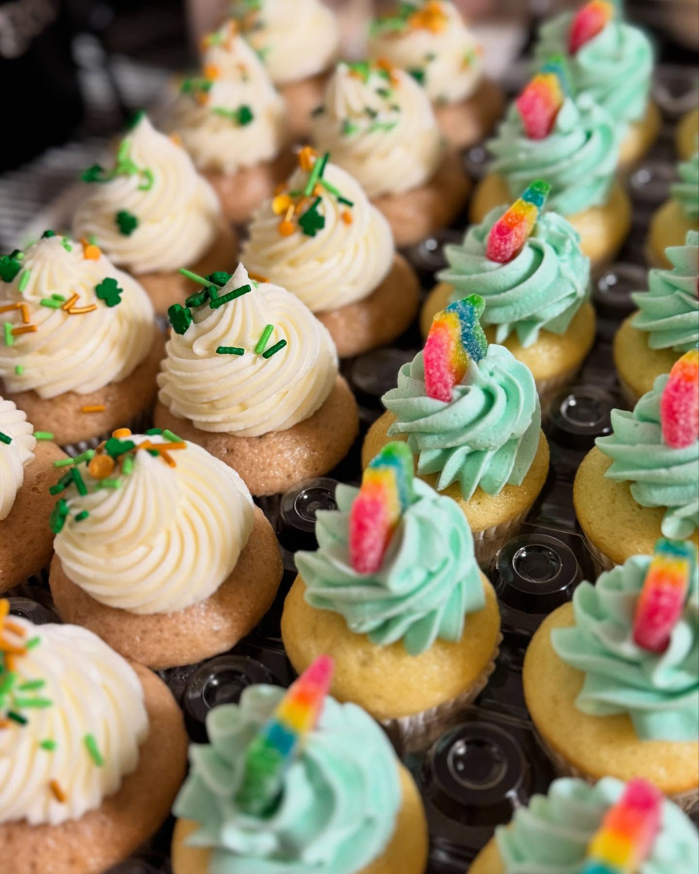 Custom Cupcakes (Minis)(1 Dozen)