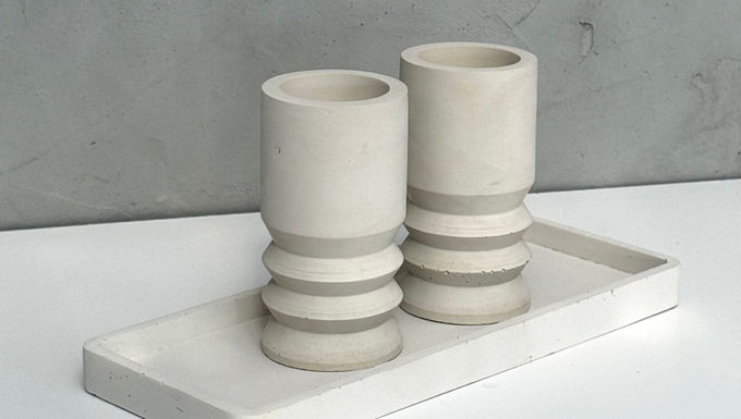 פמוטים מבטון - זוג על מגש