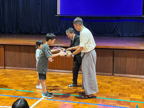 パダウ記念品贈呈式