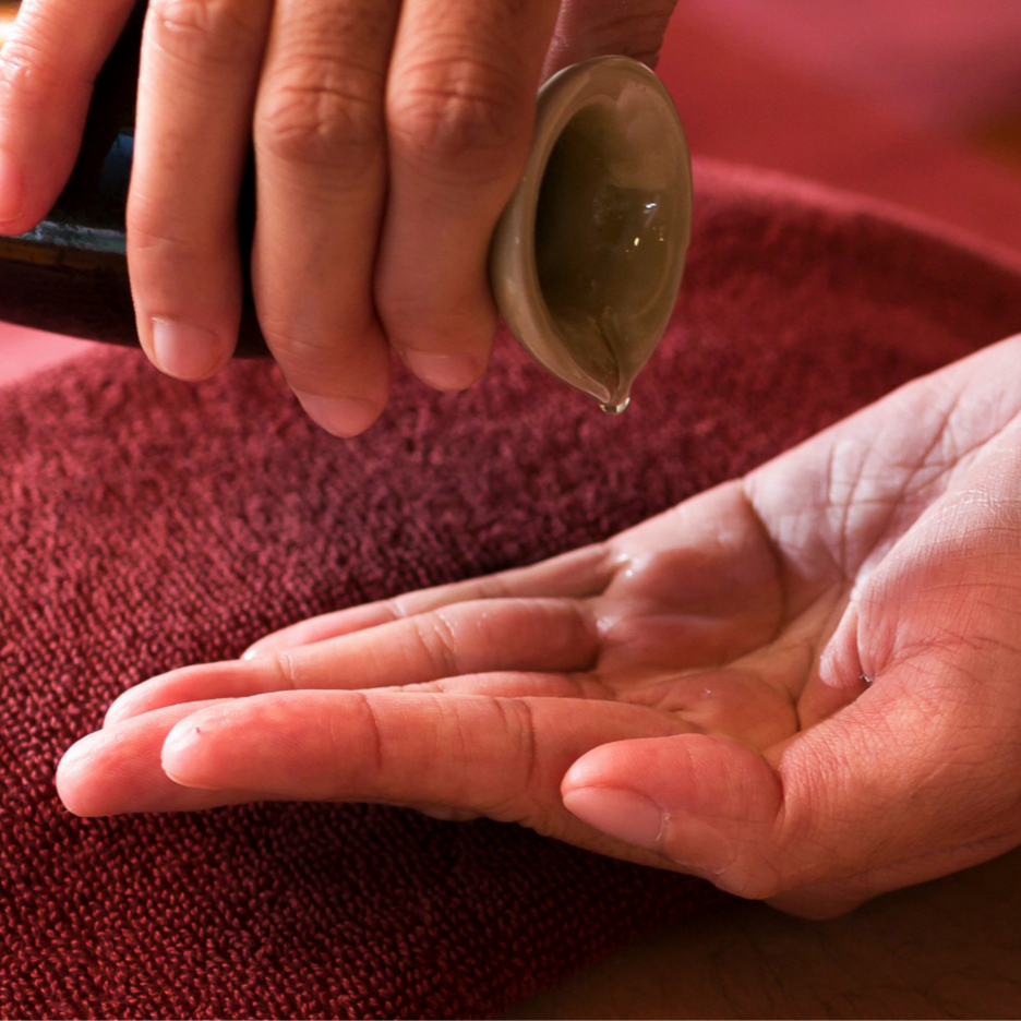 Massage de 30mn ou d'1heure. Avec une synergie d'huile essentielle adapté à vos besoins