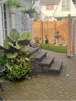 Private back entrance into Lauriepaws.