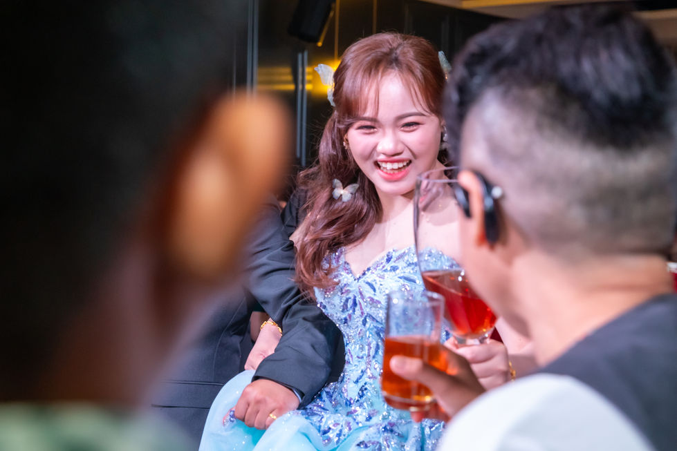 謝黃府喜宴，新郎與新娘拿著酒杯進場，婚禮攝影 