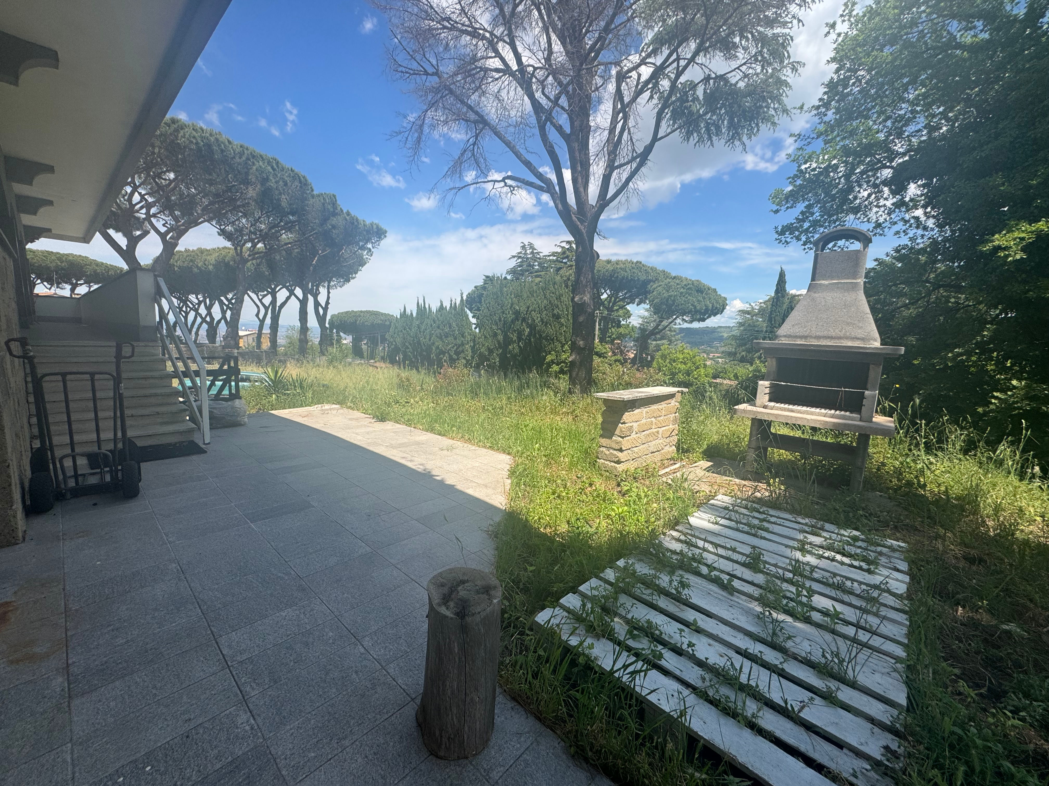 Trilocale in vendita in via dei Laghi, 75