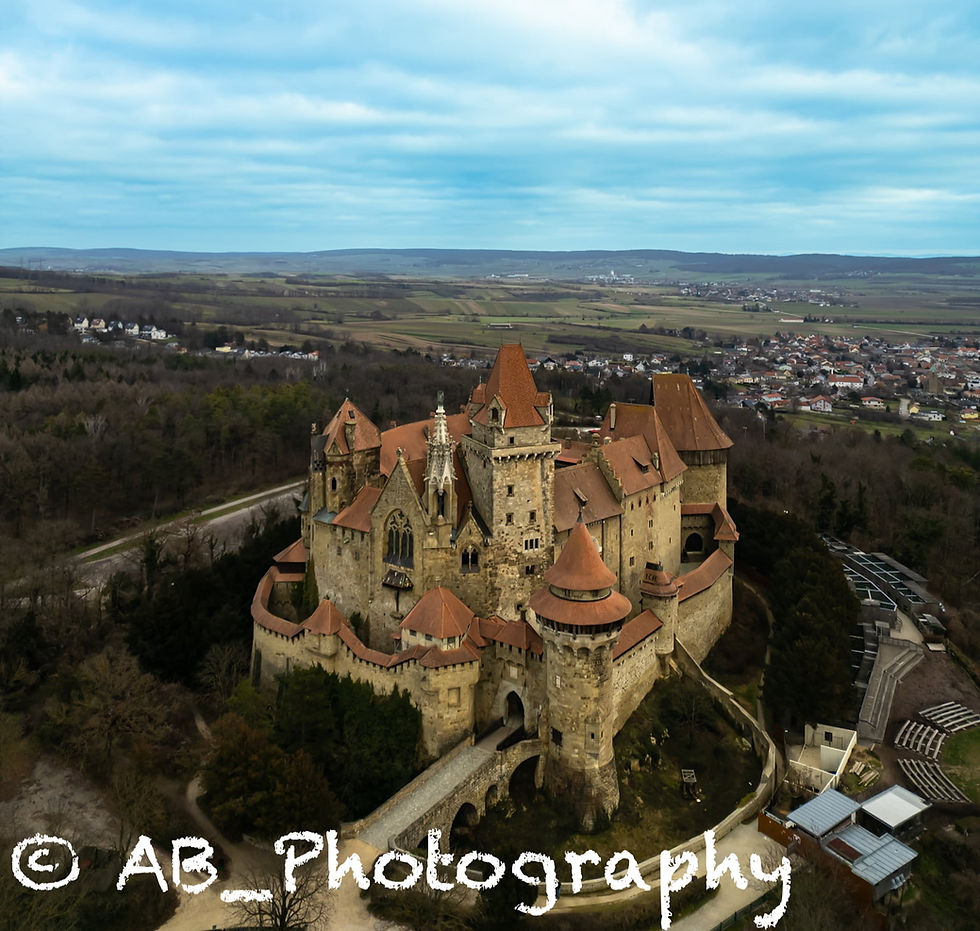 Kreuzenstein Castle (Burg Kreuzenstein)