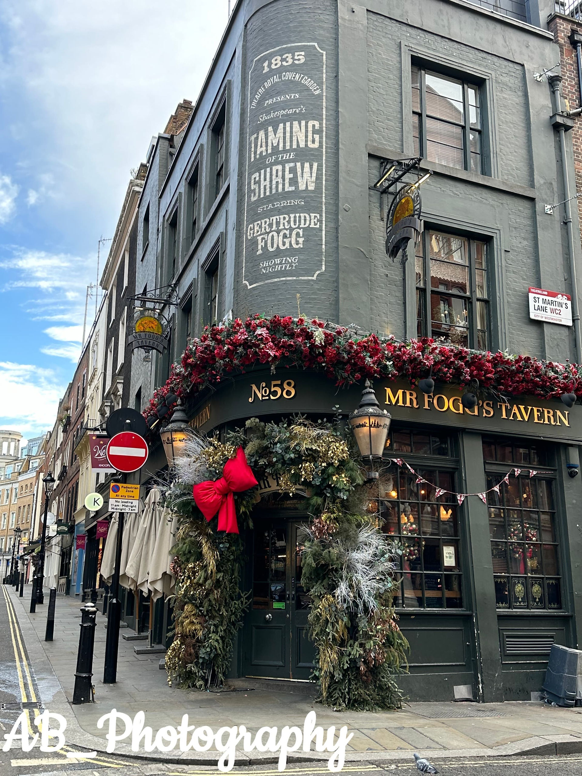 Restaurants, bars, and more that you shouldn't miss in London, England- Mr Fogg's Tavern