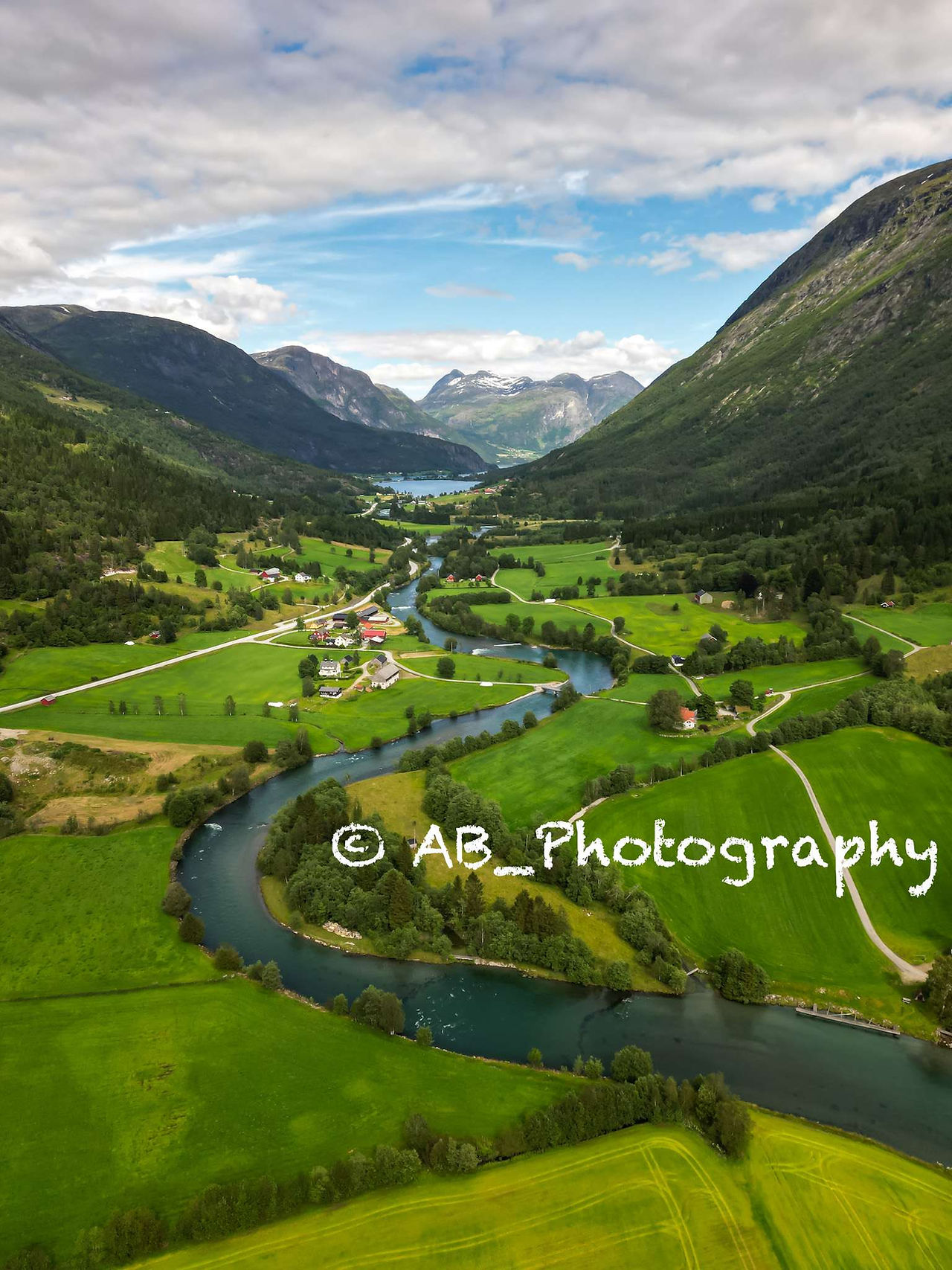 סְטְרִין (Stryn) & נהר סְטְרִין (Stryneelva)