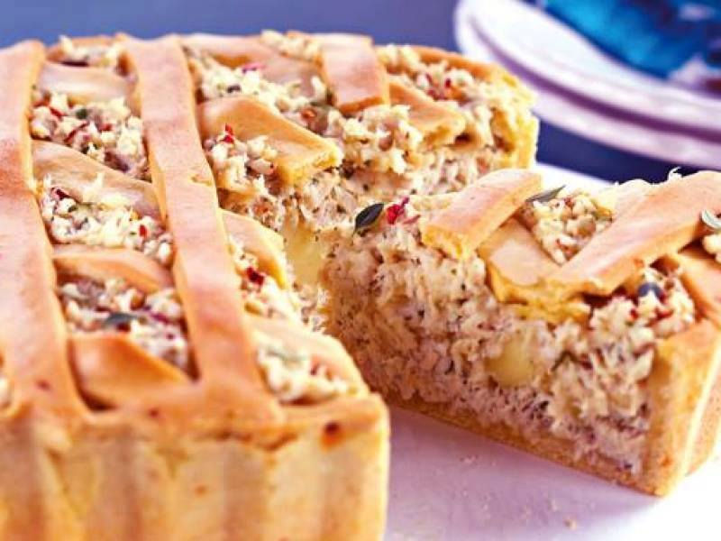 Torta de frango com massa de fubá