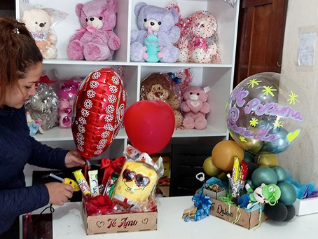 Sara Paute emprendedora lojana, realiza detalles personalizados hechos a mano