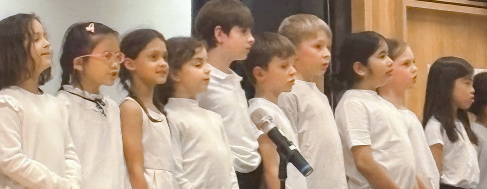 kids singing together