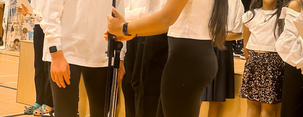 kids singing together