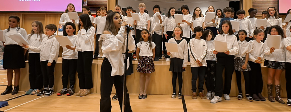 kids singing together