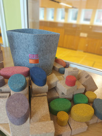 children building with Korxx blocks