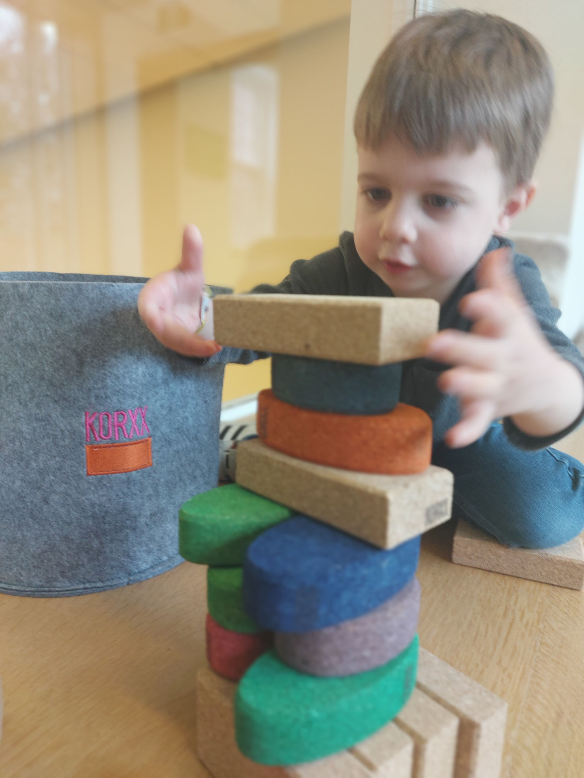children building with Korxx blocks