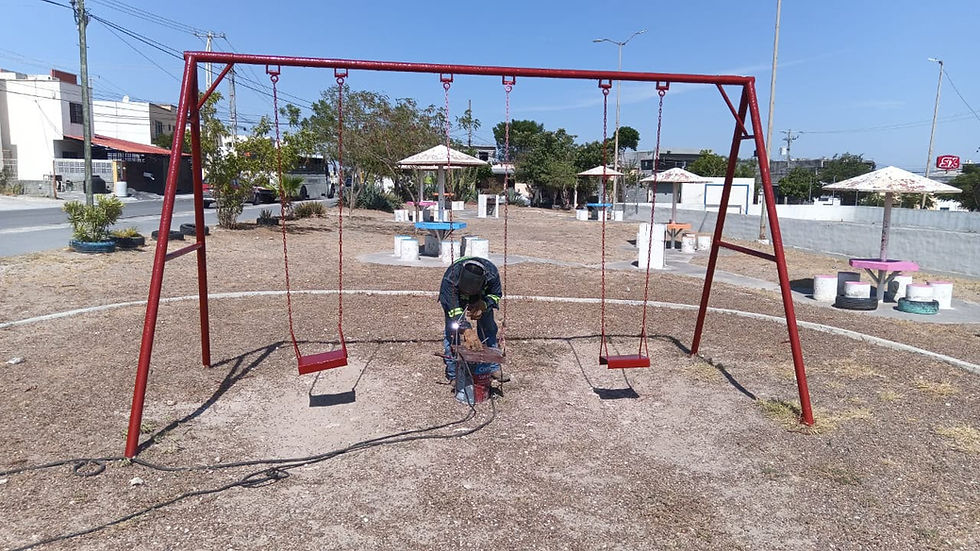 Rehabilita Servicios Públicos juegos y mobiliario de plazas en Jarachina Sur, Carlos Cantú y Campestre