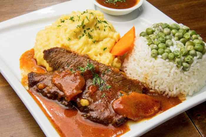 ASADO CON ARROZ Y PURE