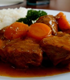 ESTOFADO DE CARNE