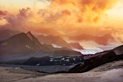 Пылал закат