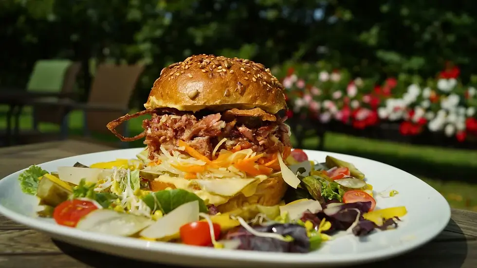 Spreewald-Burger - herzhaftes Pulled Pork aus butterzartem Eisbeinfleisch