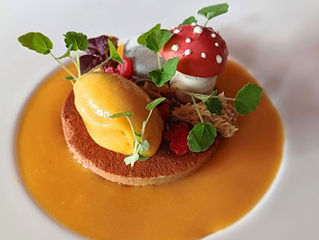 Gourmet-Desserts: Piura-Schokolade 70% mit Pistazie, Himbeere & Lucuma