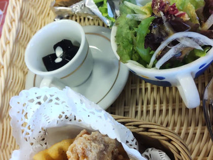 事務所の近くの喫茶店にて