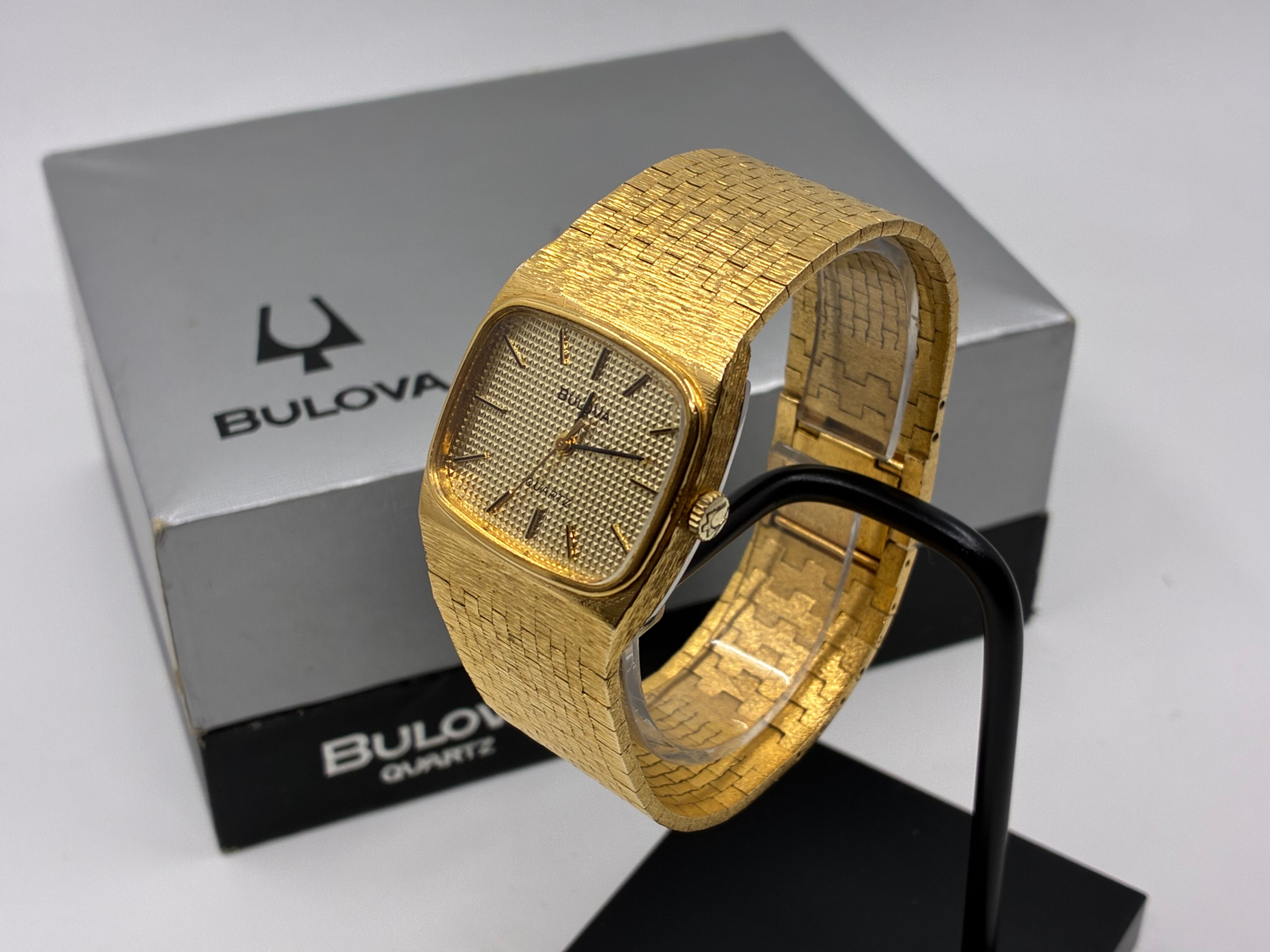 Bulova Quartz + Box