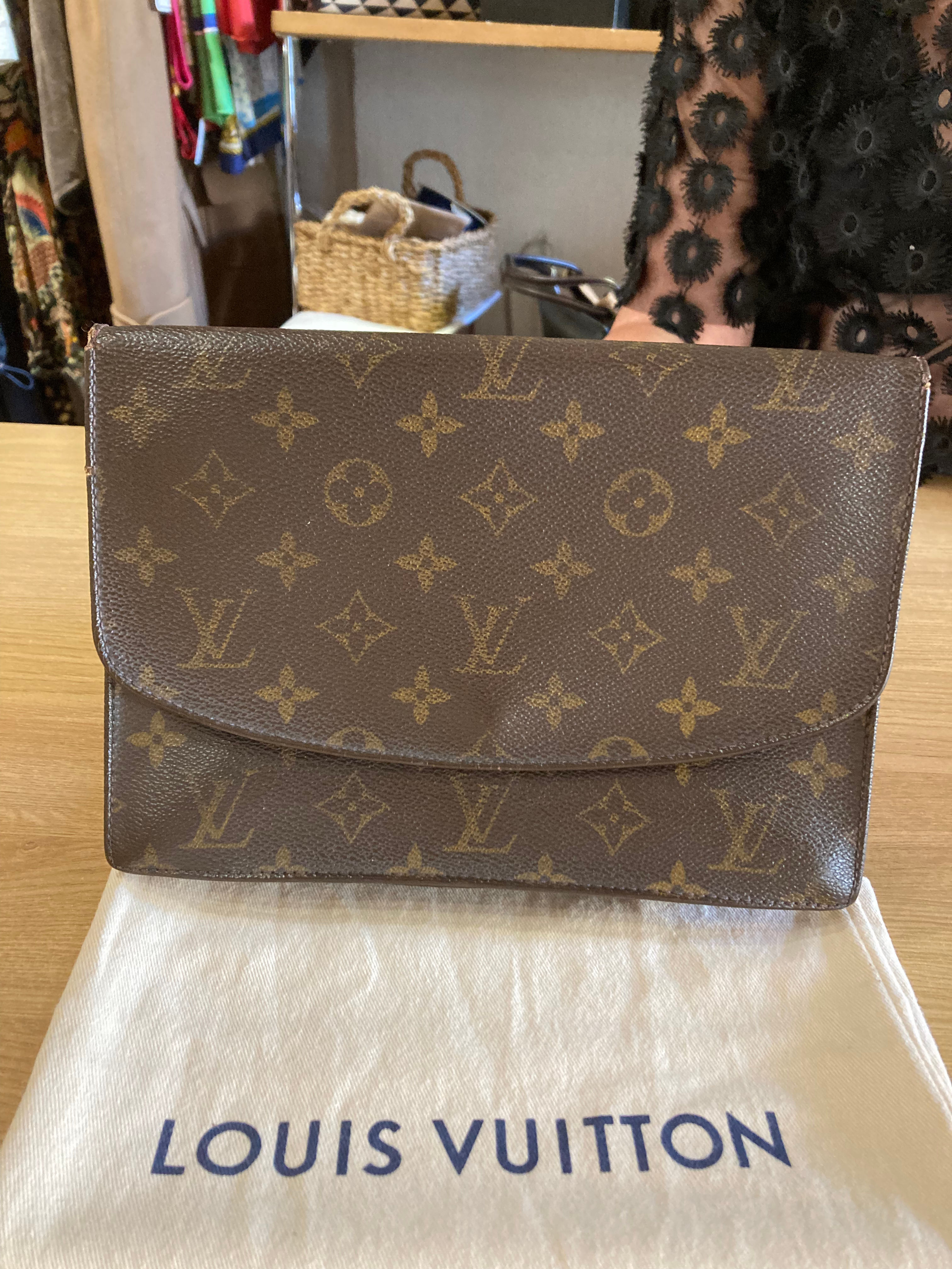 Pochette Vuitton
