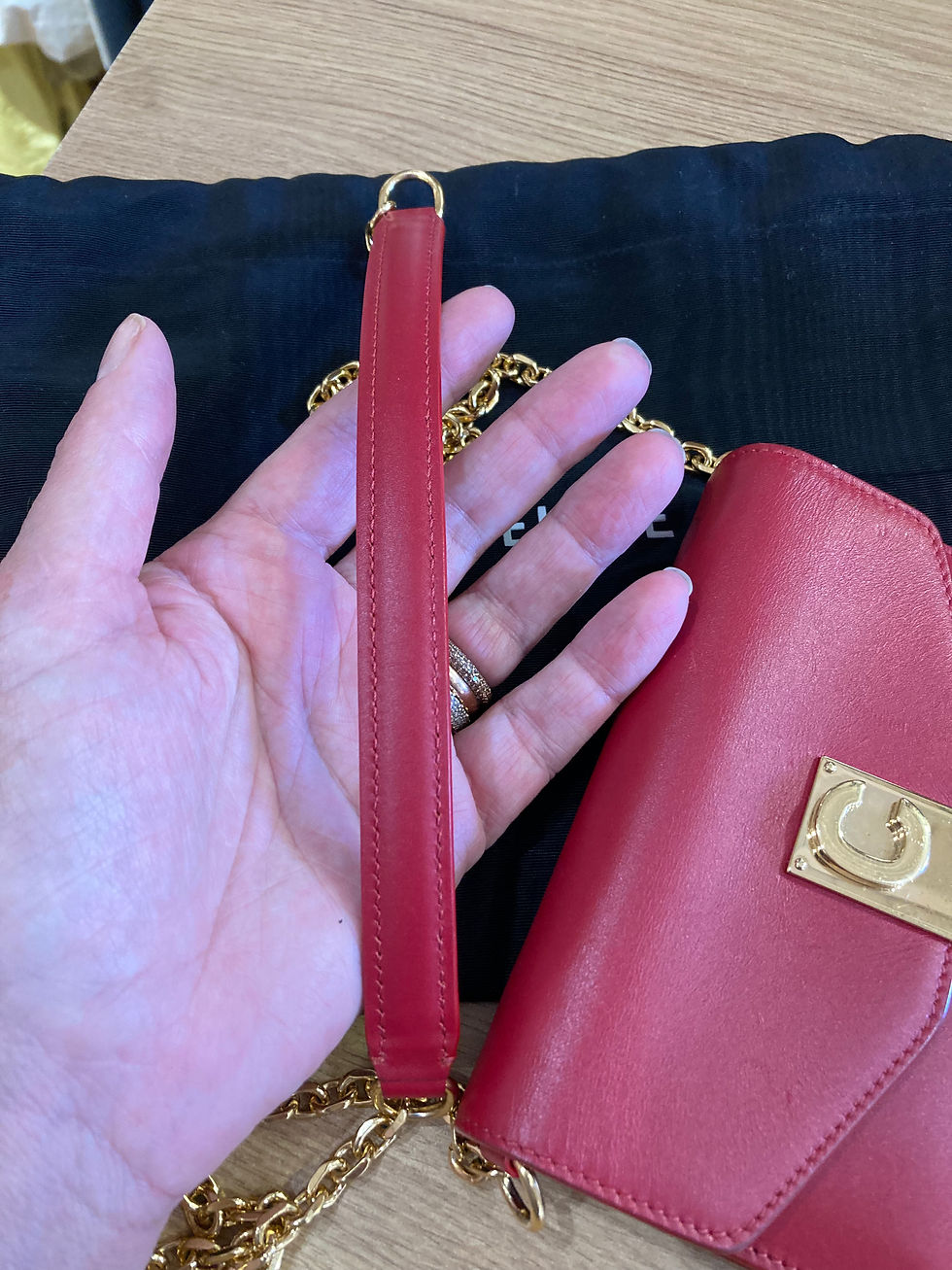 縮圖：Porte téléphone Celine