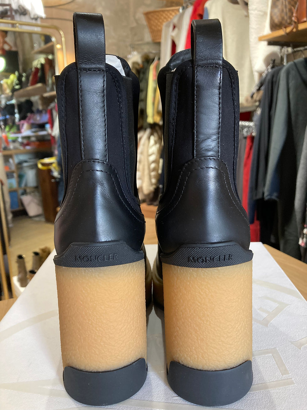 縮圖：Bottines Moncler T37,5