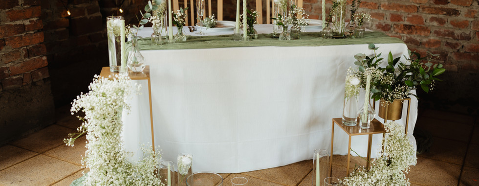 Svatba v přírodě s výhledem na hory, Petřvald, Vrtule. Svatební fotograf, svatební fotografka, Ostrava, Moravskoslezský kraj, Frýdek, svatební šaty, svatební prstýnky, svatební dort, svatební kytice, zelená