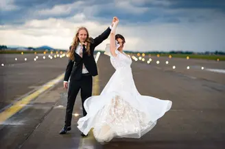 Svatební fotograf Ostrava, originální svatební fotky na runway 
