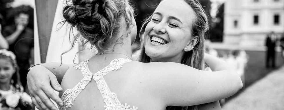 Zámek Kravaře. Svatba na Zámku Kravaře. Hotel Na Rozcestí, Čeladná. Svatba v přírodě s výhledem na hory, Petřvald, Vrtule. Svatební fotograf, svatební fotografka, Ostrava, Moravskoslezský kraj, Frýdek, svatební šaty, svatební prstýnky, svatební dort, svatební kytice, svatba