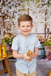 Jarní focení ve škole portrét kluka, Ostrava, Frýdek-Místek, profesionální fotograf, fotograf