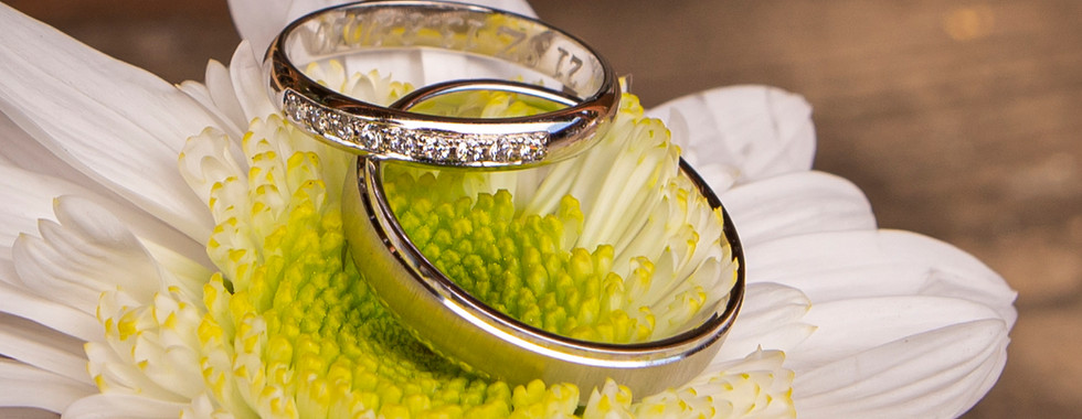 Svatební prstýnky. Vila 603 Příbor. Svatební fotky, svatební fotografka, svatební fotograf, Moravskoslezský kraj, Ostrava, svatební šaty