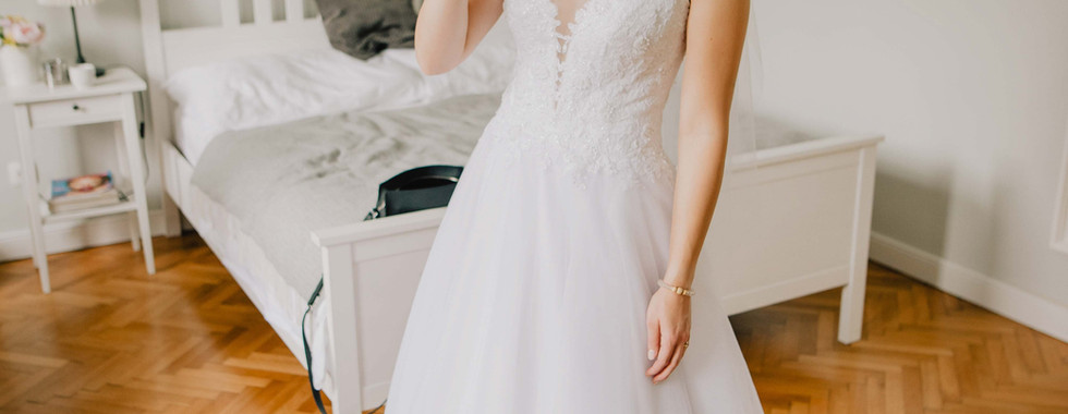 Přípravy nevěsty, svatební fotky, svatební místo v Moravskoslezském kraji. Ostrava. Vila Na Landeku. svatební fotograf Eva Mencnerová