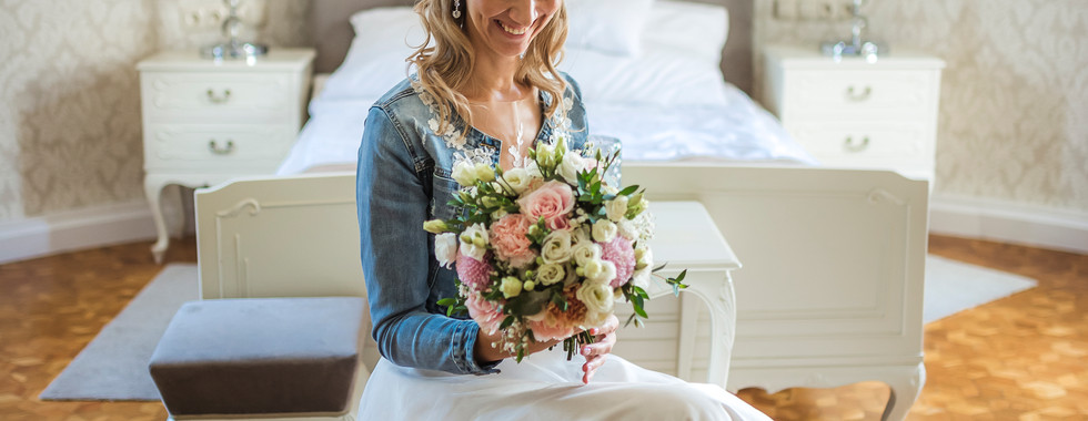 Přípravy nevěsty Zámek Chalupki. Svatební fotky, svatební fotografka, svatební fotograf, Moravskoslezský kraj, Ostrava, svatební šaty