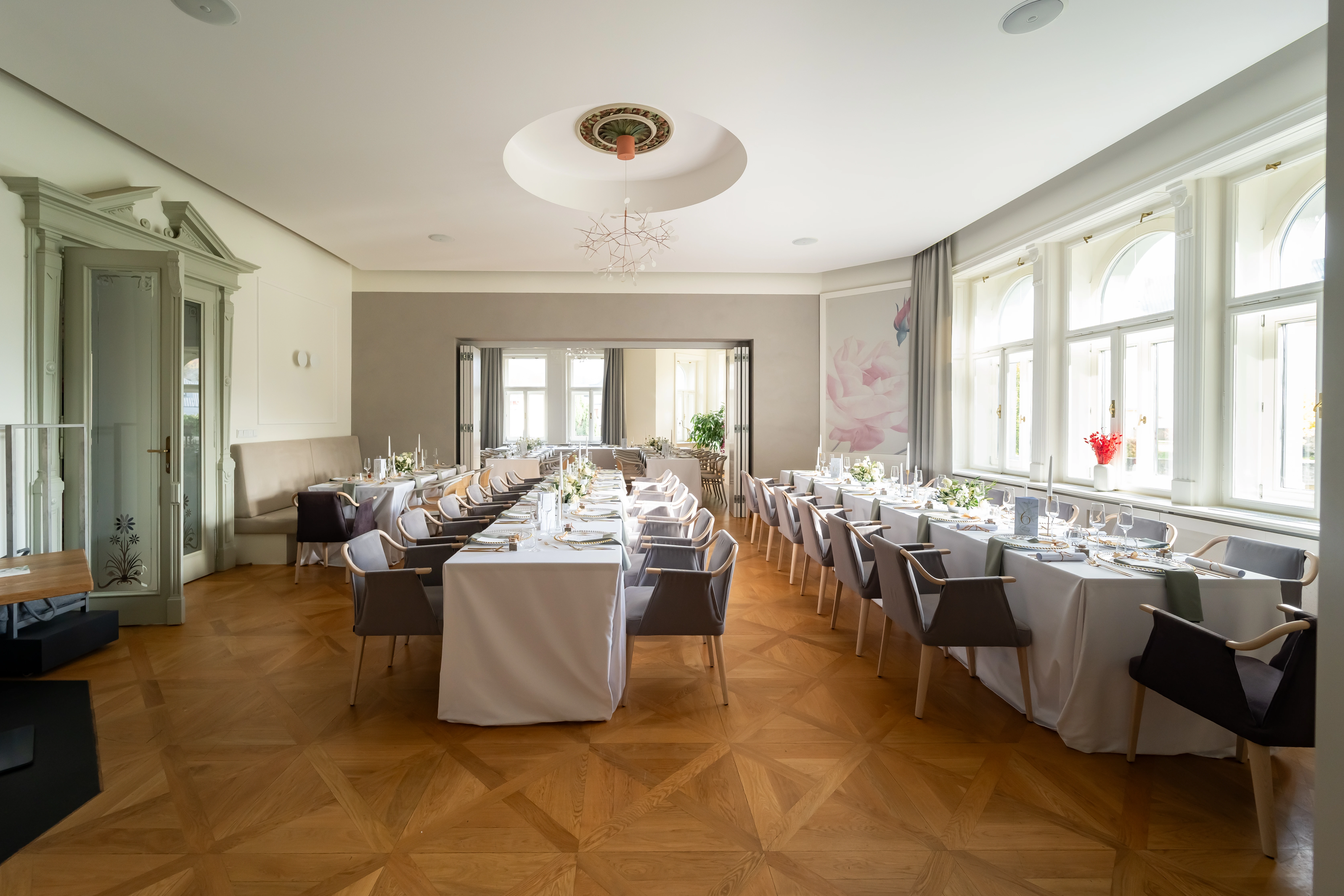 Svatební tabule Villy Regenhart, svatební fotograf Eva Mencnerová