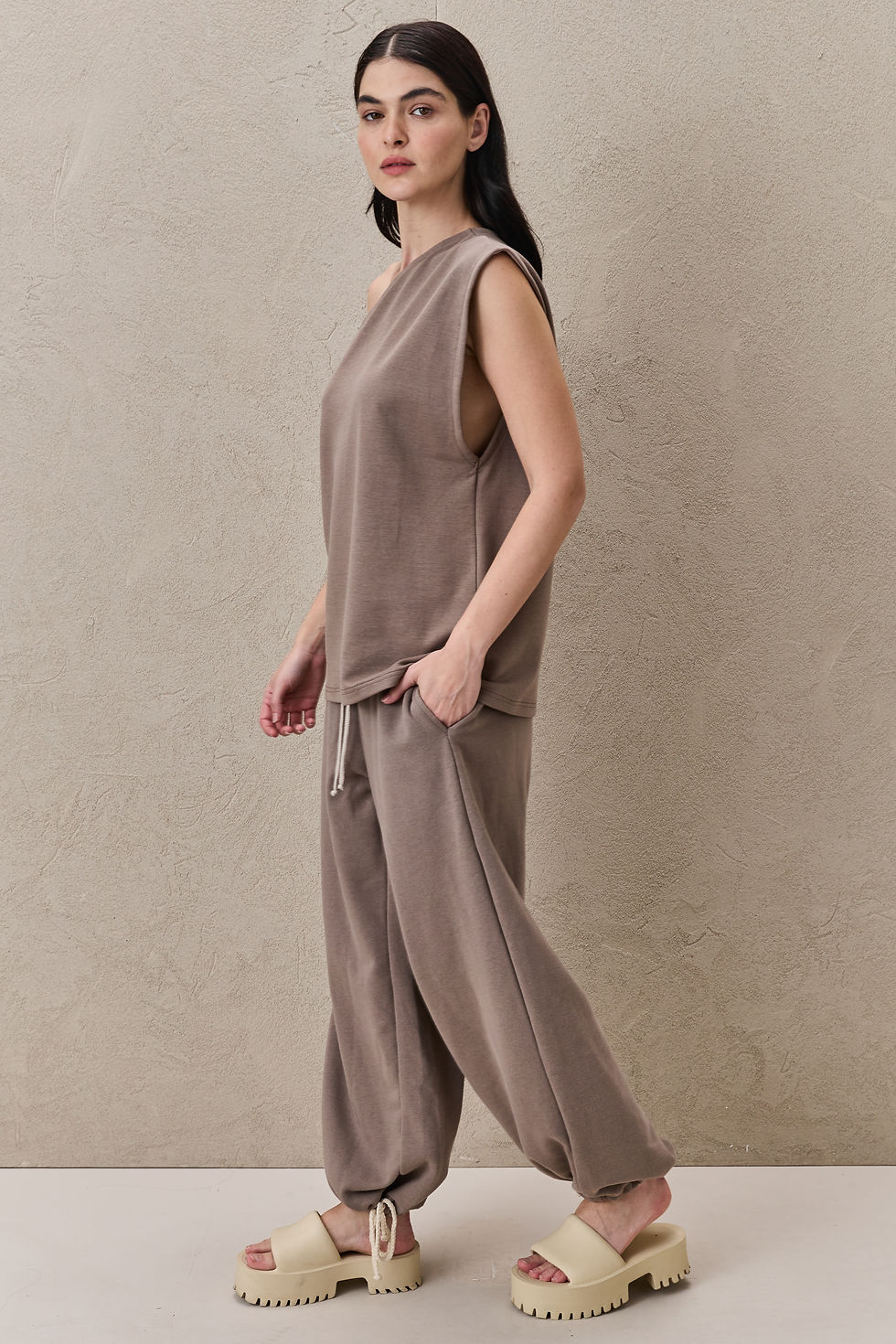 תמונה ממוזערת: גופייה א-סימטרית מוקה Morana