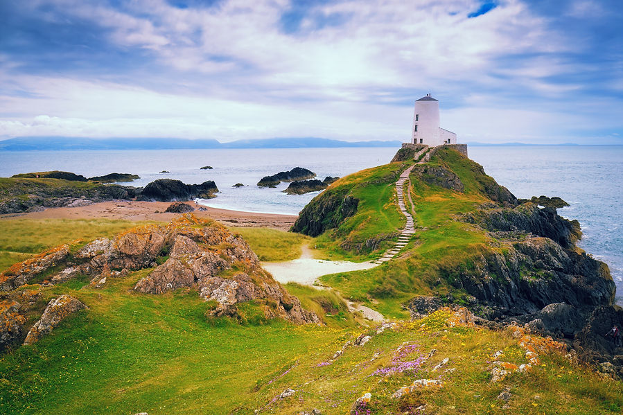 Llanddwyn Island, Anglesey, a romatic and beautiful beach wedding or elopement destination. The Snowdonia Celebrant, North Wales