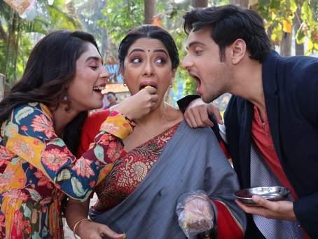 Anupama's Family Pani Puri Moment in Anupamaa: Deepa Shahi and Rajan Shahi Promotes ‘Vocal for Local’ and the Value of Hard Work