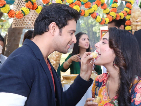Anupama's Family Pani Puri Moment in Anupamaa: Deepa Shahi and Rajan Shahi Promotes ‘Vocal for Local’ and the Value of Hard Work