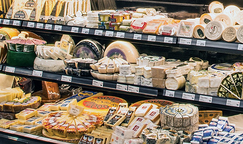 Lucky's Market Cheese Department