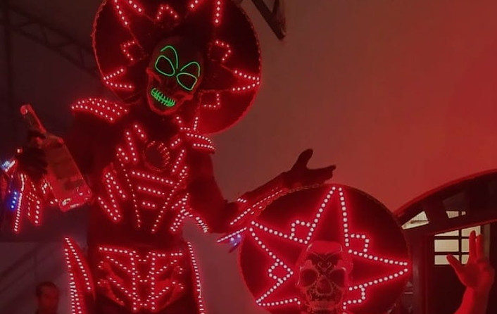 robo de led tequileiro zeus - cybertron cosplay.jpeg