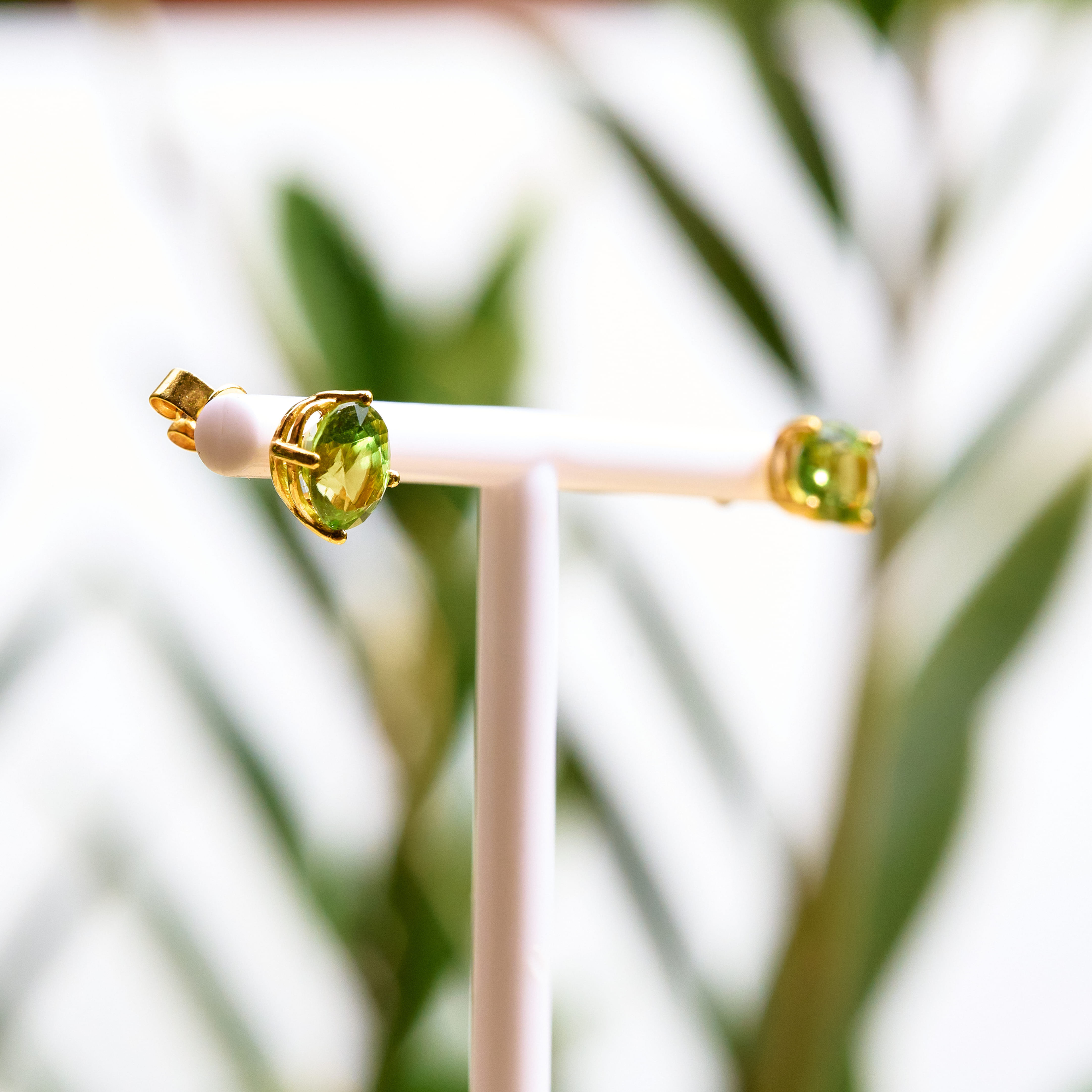 18K YG Peridot Stud Earrings