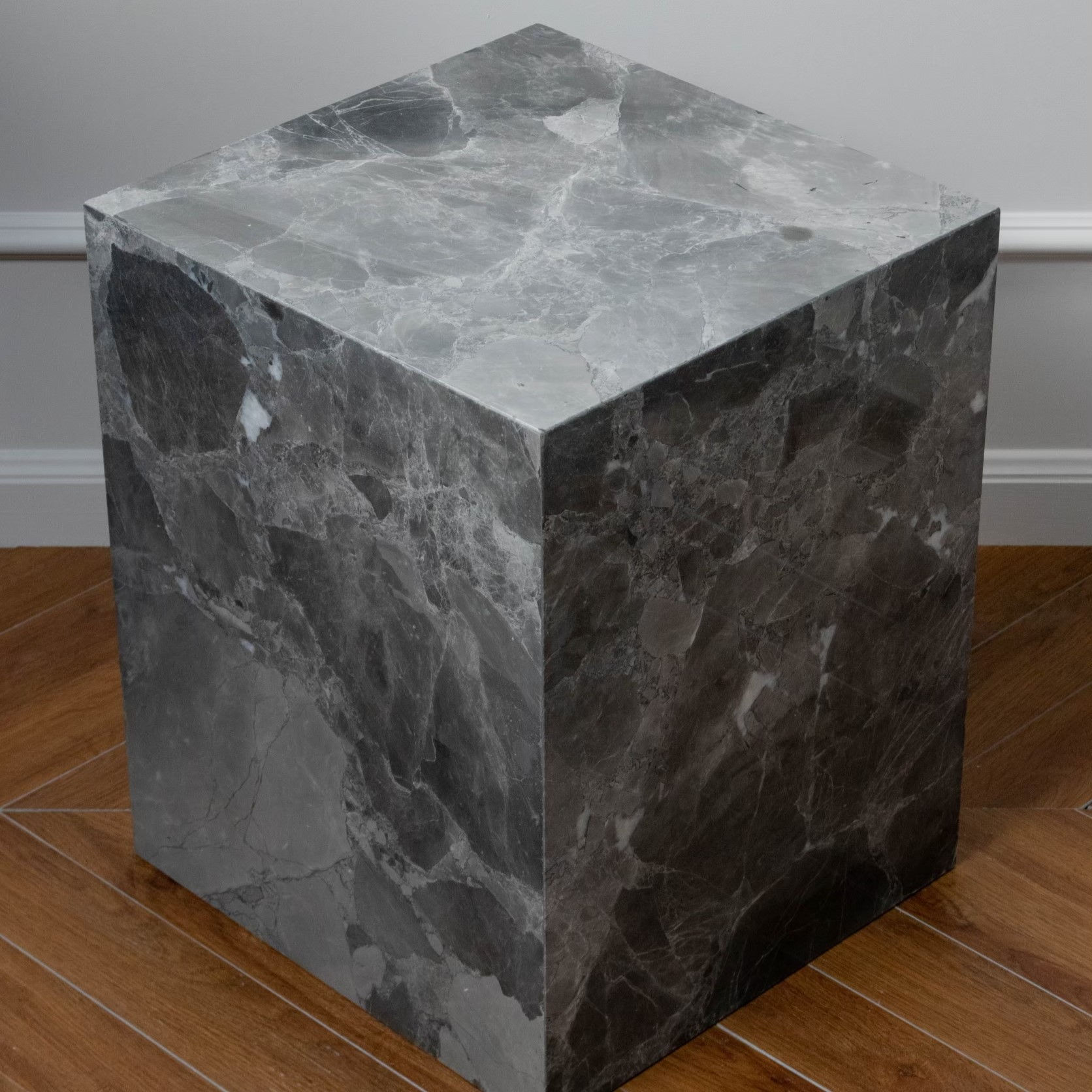 Breccai Viola Grey Tiara Classic