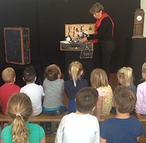 Opa Klok 2, Goudenregenschool.jpg