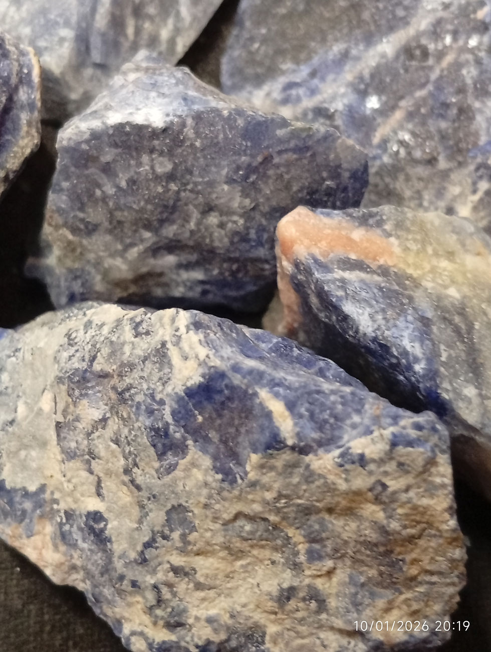 Miniatura: 1 piece Rough Sodalite, part of a tumbling mix 