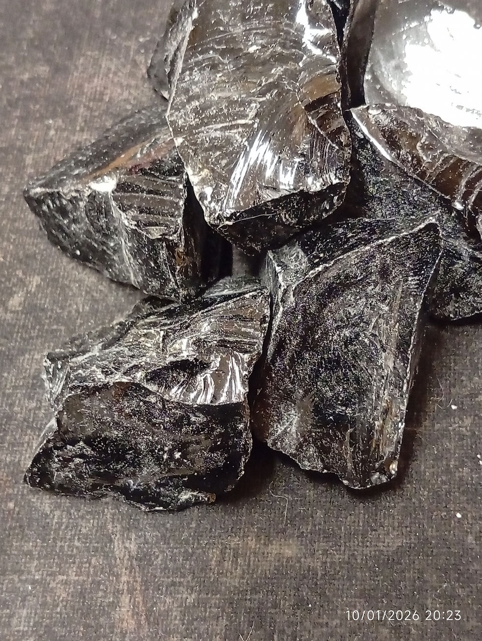 Miniature : Obsidian, Rough Volcanic Glass, Unpolished