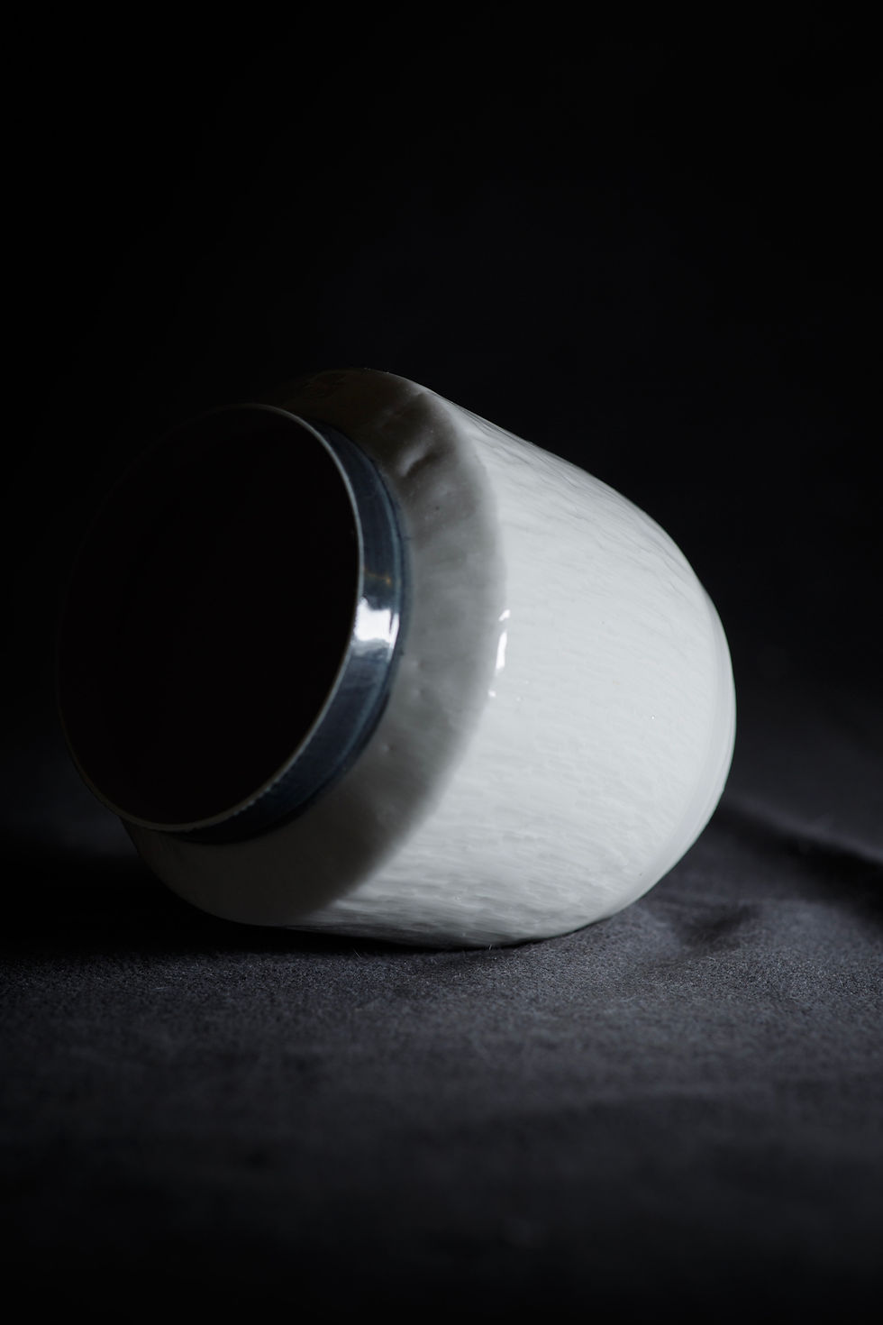 Thumbnail: Scattered Porcelain Vase