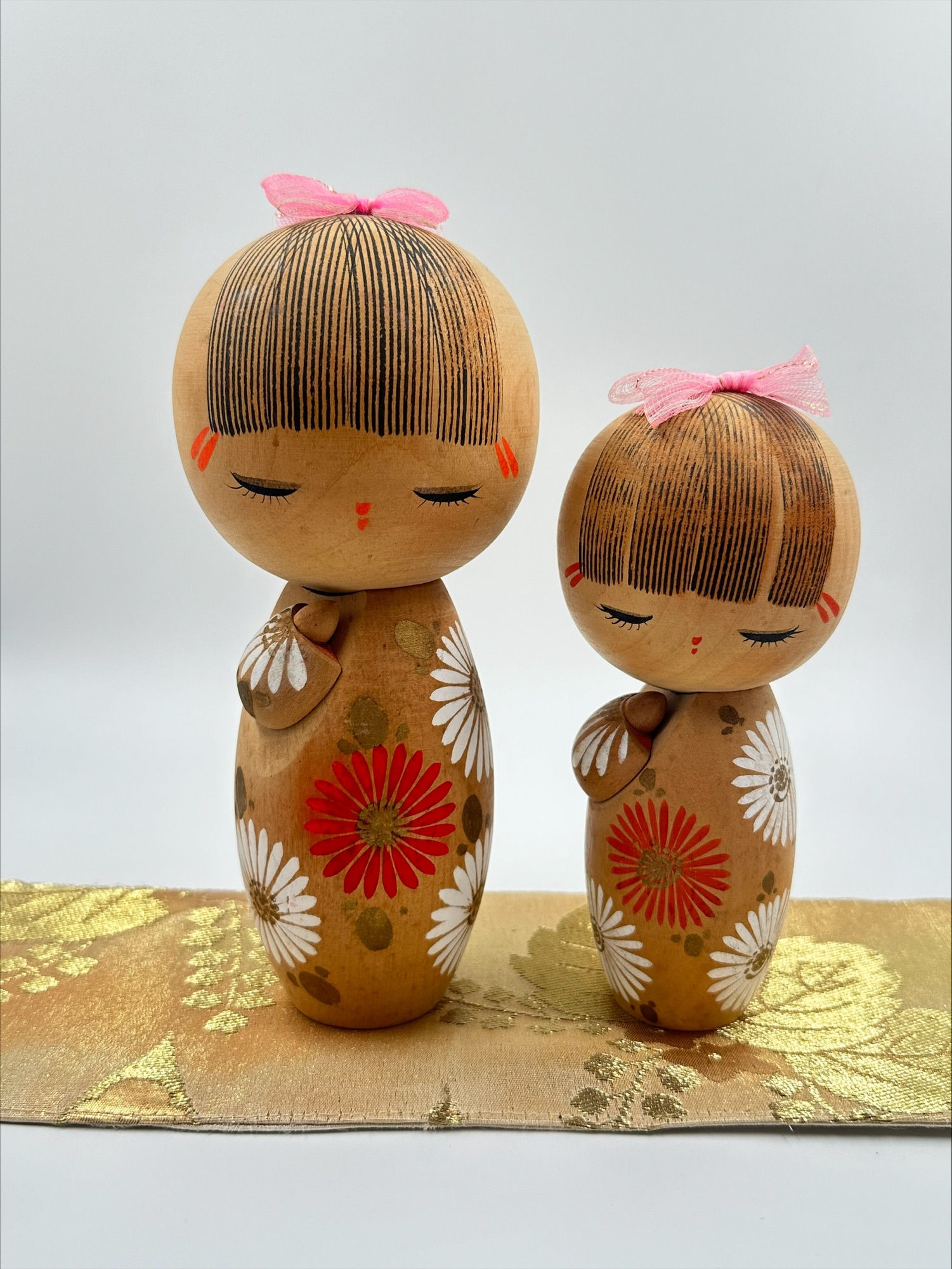 Kokeshi hermnas Aoki Ryoka